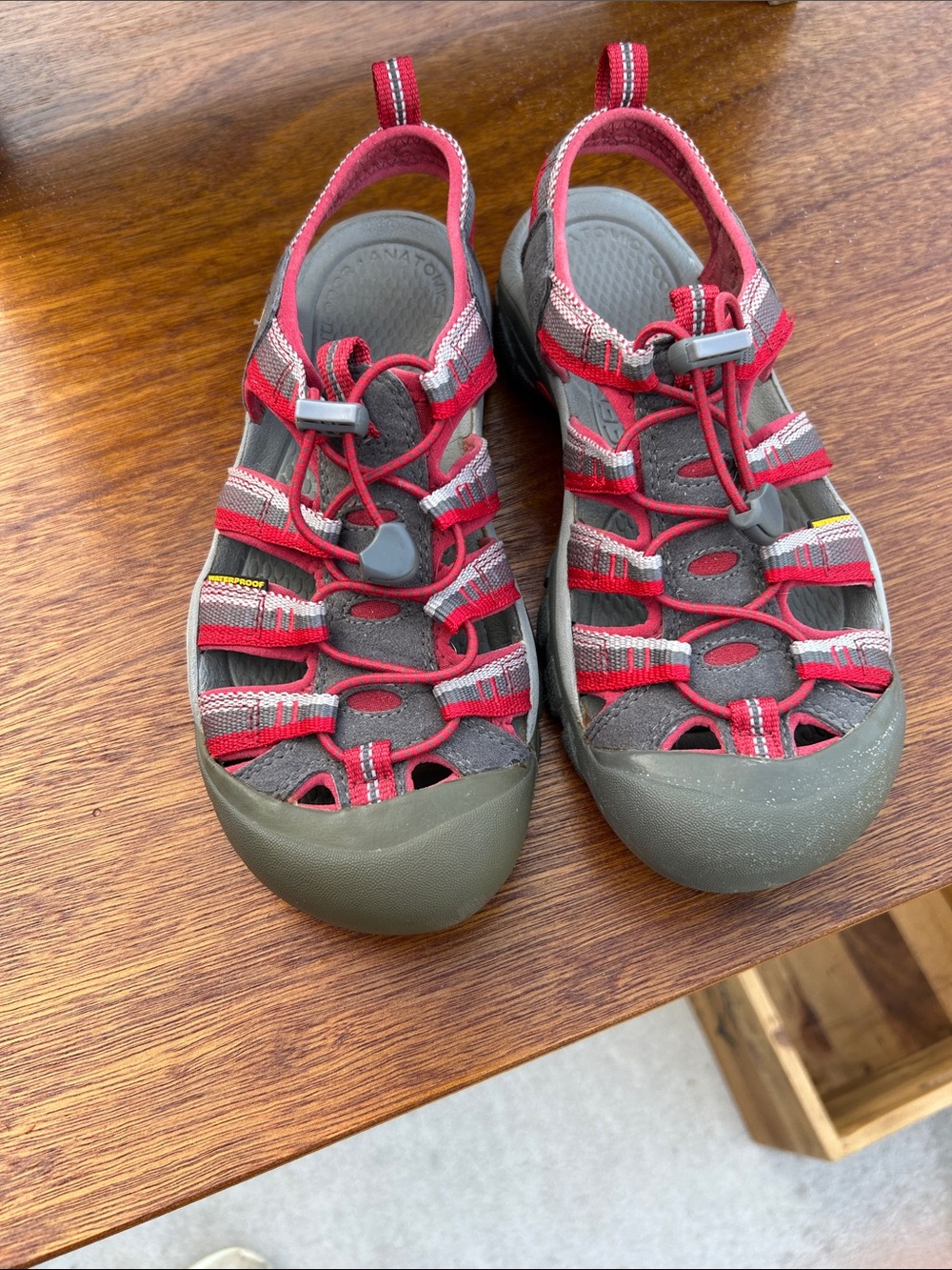 Keen Women’s Red & Gray Sandals like new